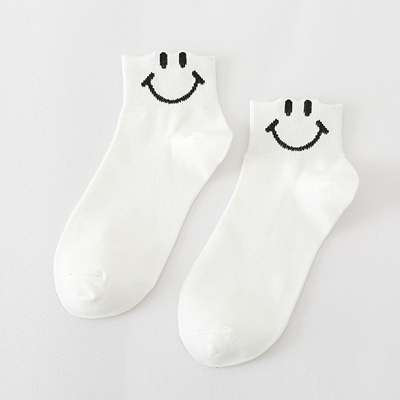 Ms. Spring And Summer Boat Socks Female Socks Japanese Cartoon Smiley Plain Cotton Socks Shallow Mouth To Help Low Female Socks